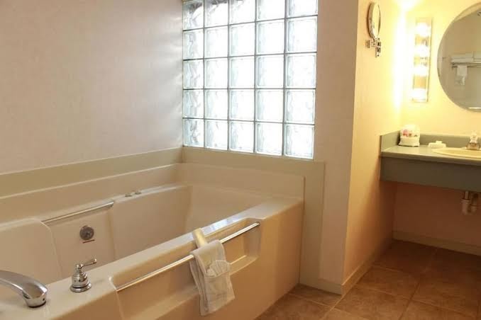 Red Arrow Inn & Suites, a Travelodge by Wyndham photo 3