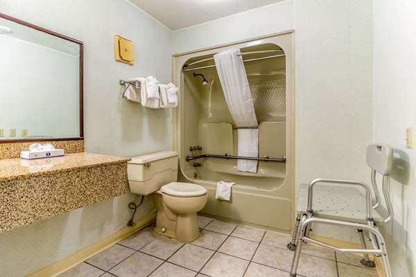 Econo Lodge Whiteville photo 3