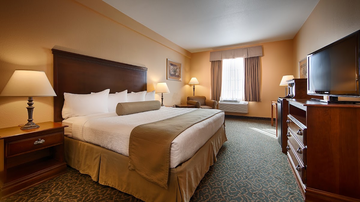 Best Western Plus Executive Hotel & Suites photo 2