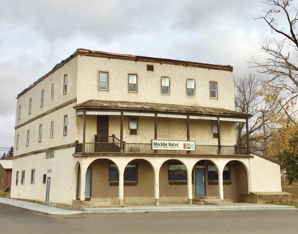 Macklin Hotel & Bar photo 2