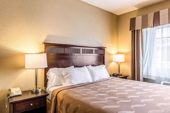 Quality Inn & Suites Hendersonville - Flat Rock photo 3