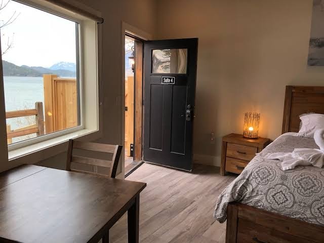 The Lodge on Harrison Lake photo 2