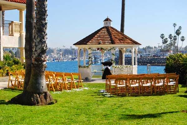 Oceanside Marina Suites‎