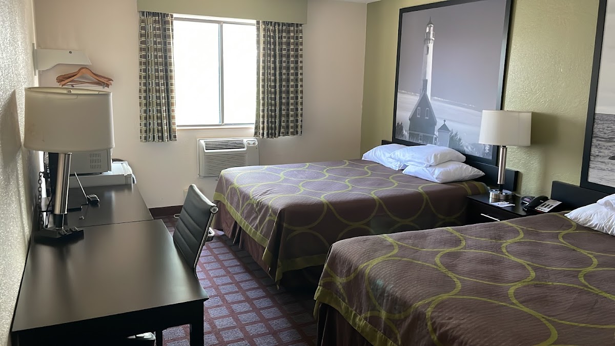 Super 8 by Wyndham Saginaw photo 2