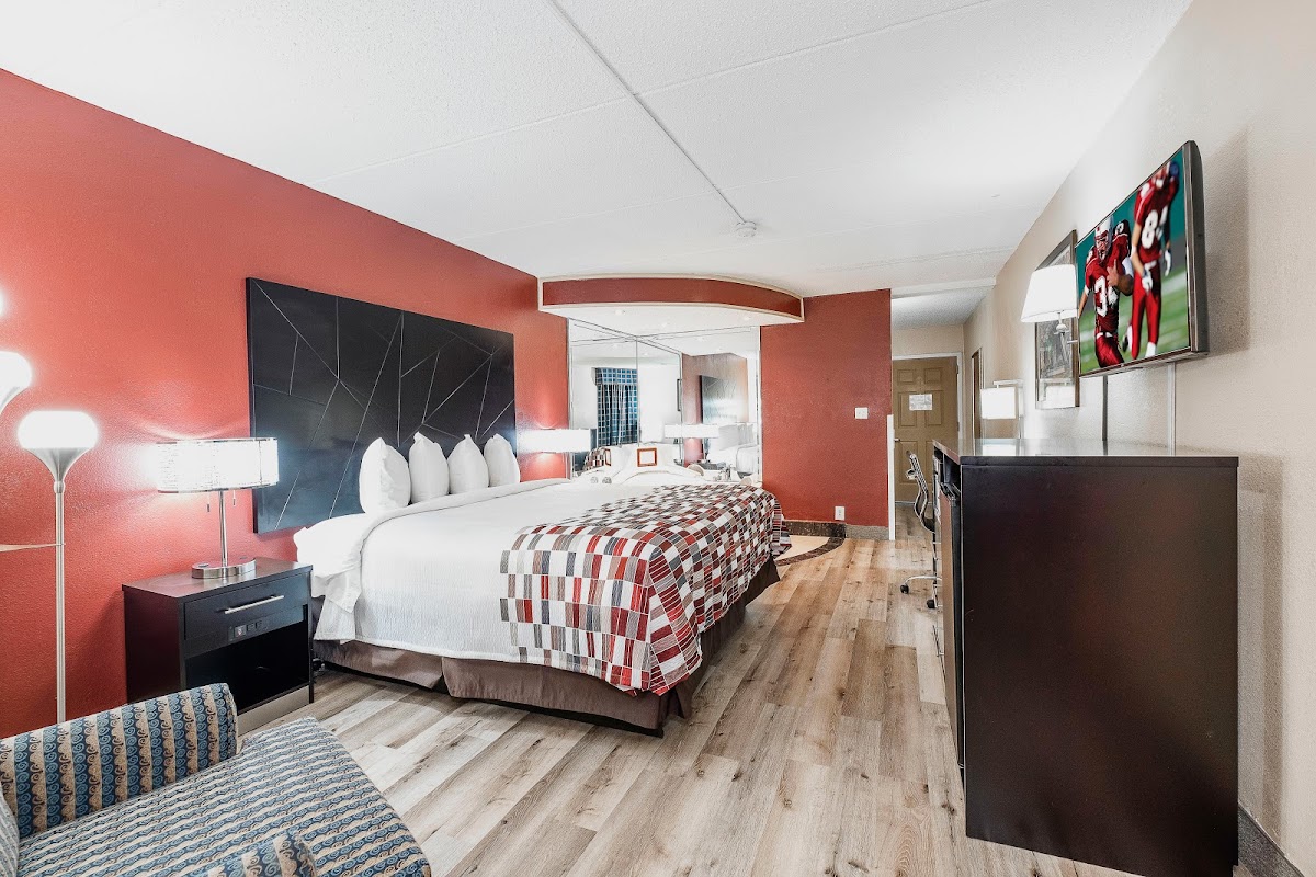 Red Roof Inn & Suites Macon photo 2