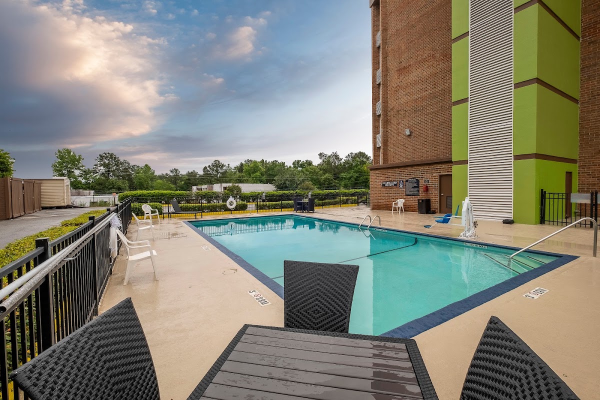 Red Roof Inn & Suites Macon photo 3