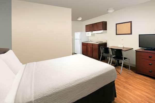 WoodSpring Suites Topeka photo 2