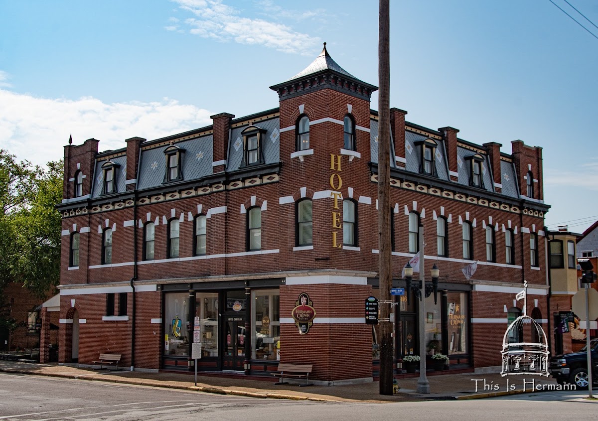 Hermann Crown Suites