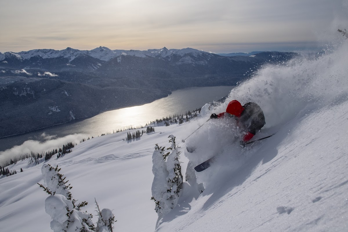 Silver Tip Lodge Heli-Skiing photo 3