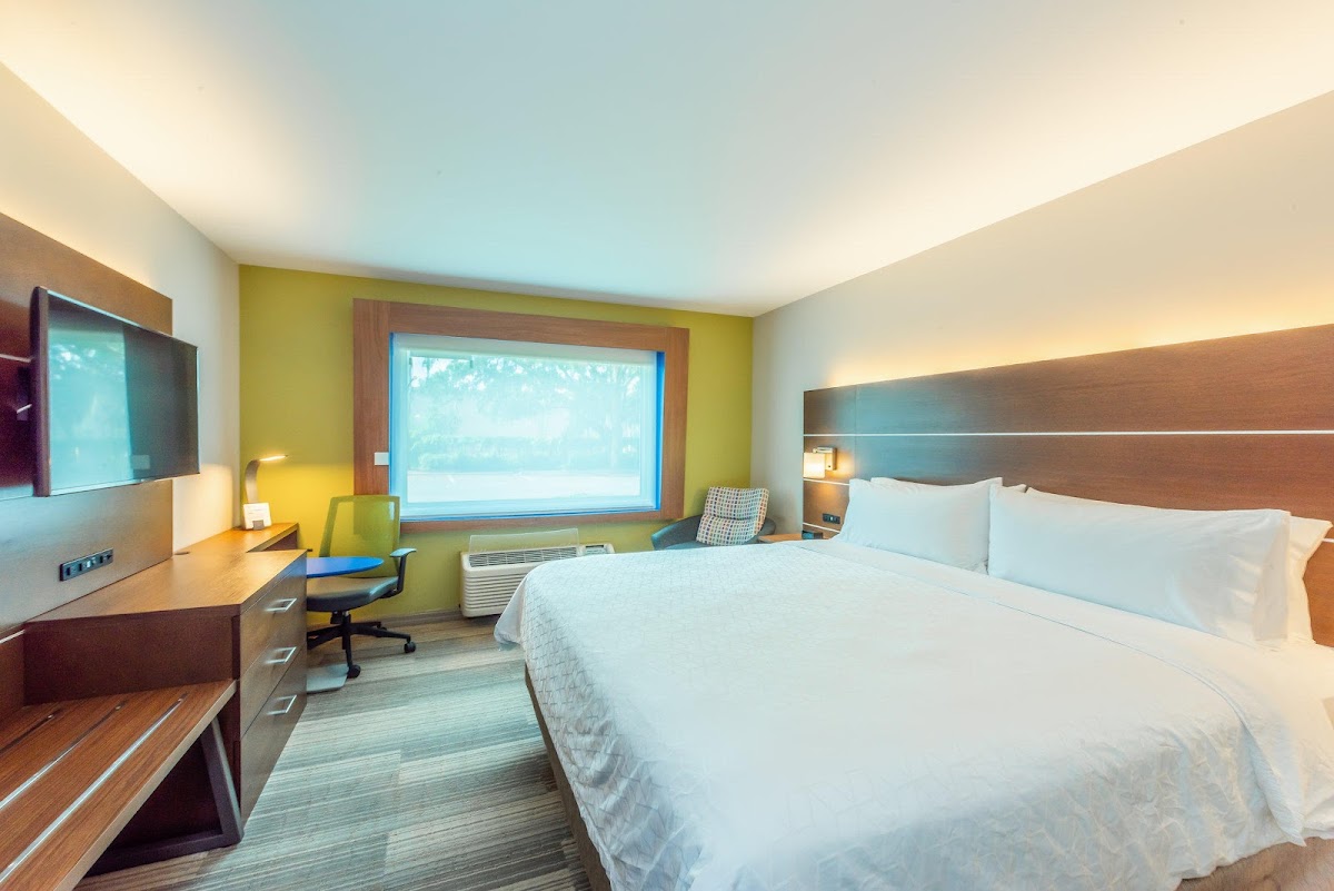 Holiday Inn Express & Suites Bradenton West by IHG photo 2