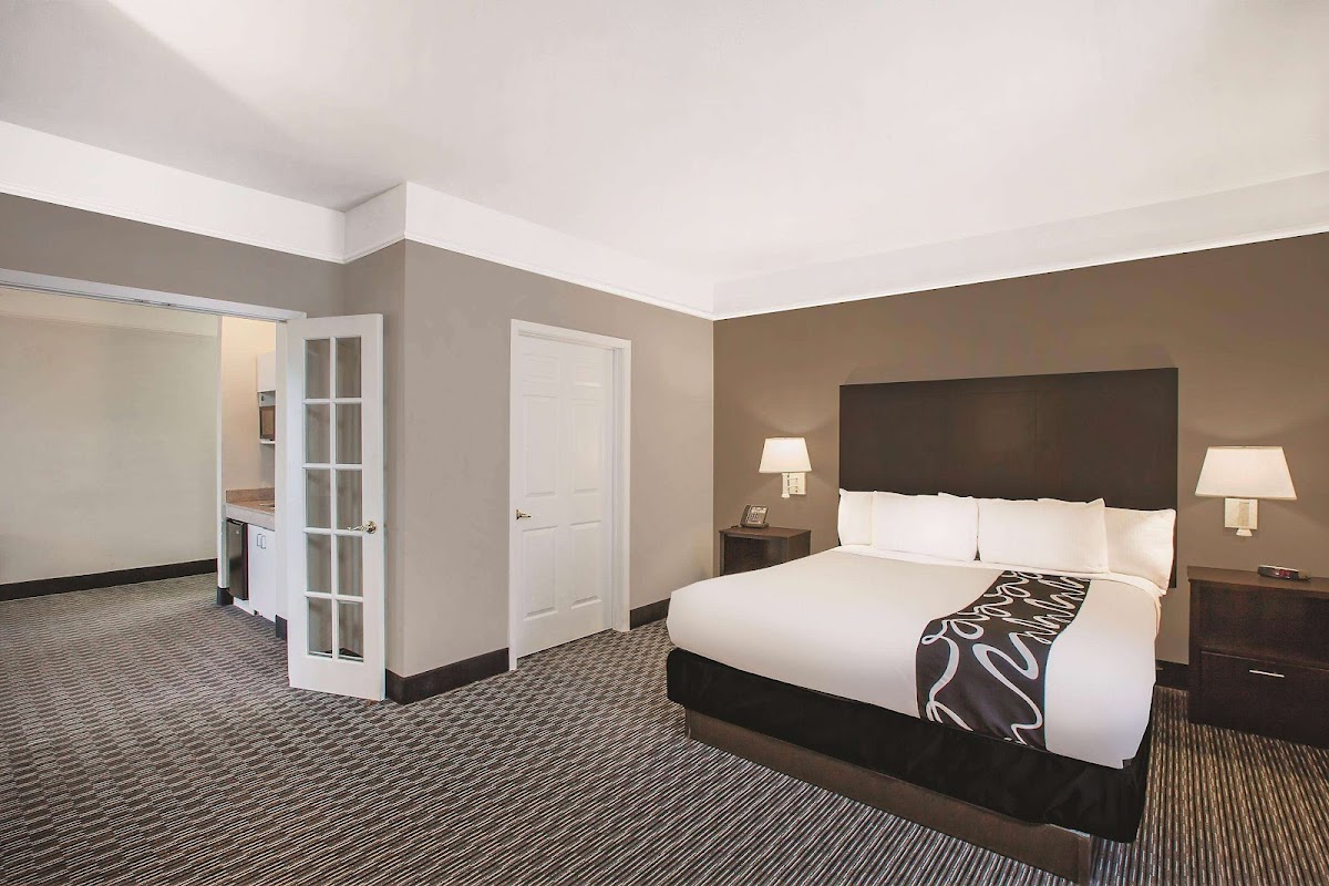 La Quinta Inn & Suites by Wyndham Beaumont West photo 3
