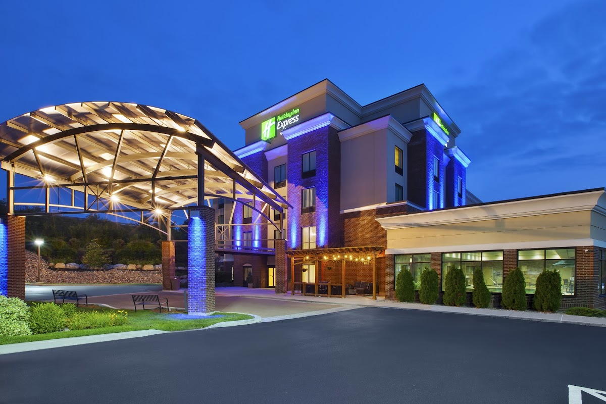 Holiday Inn Express & Suites Geneva Finger Lakes by IHG