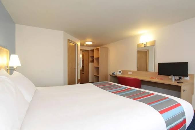 Travelodge London Park Royal photo 3