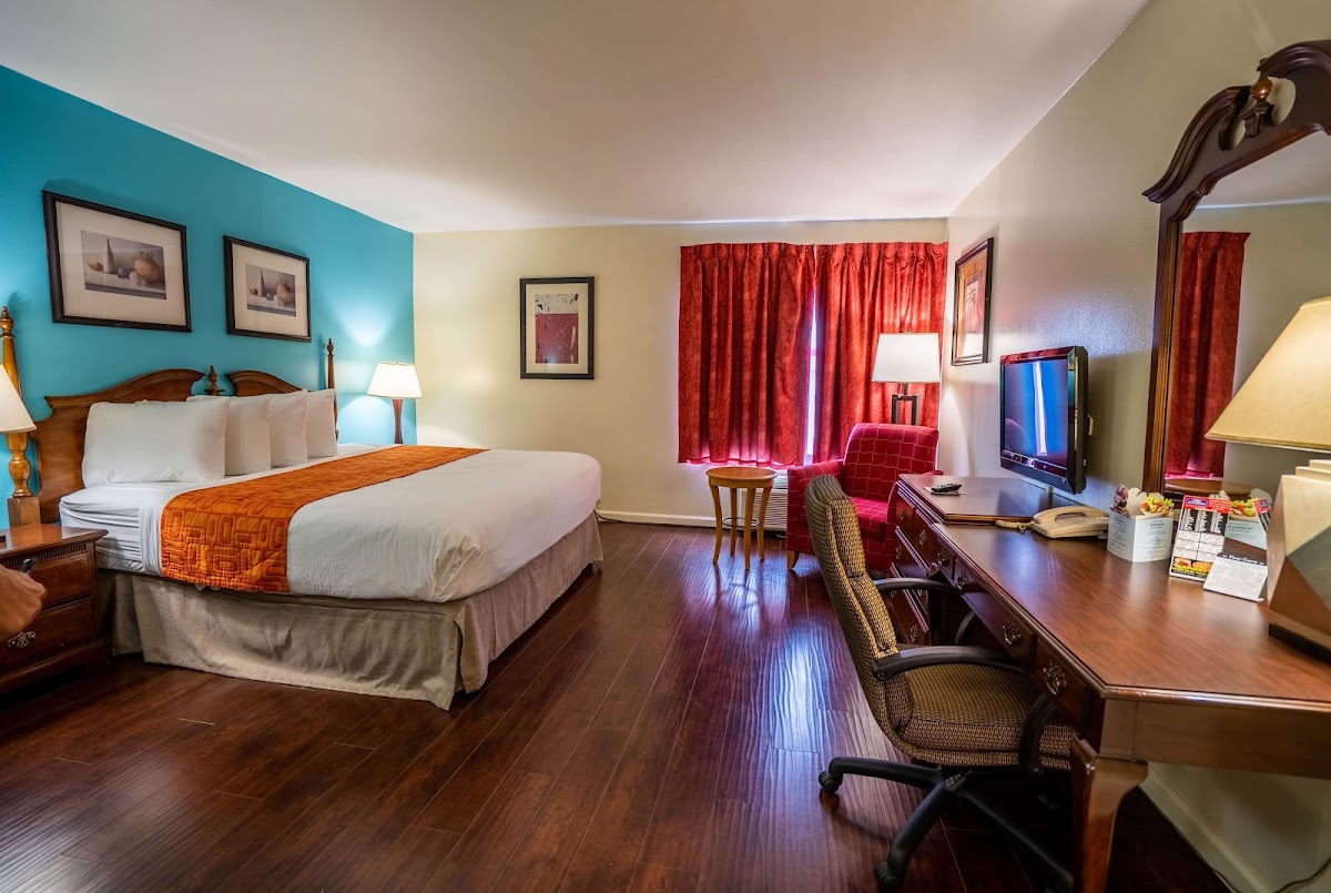 Howard Johnson by Wyndham Buena Park photo 2