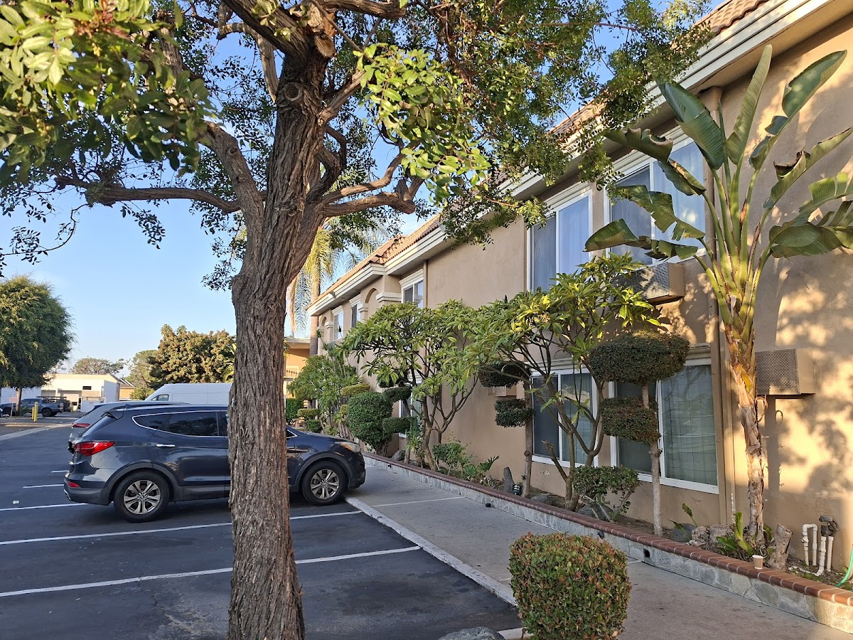 Howard Johnson by Wyndham Buena Park photo 3