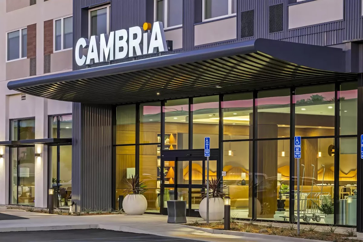 Cambria Hotel Burbank Airport photo 3