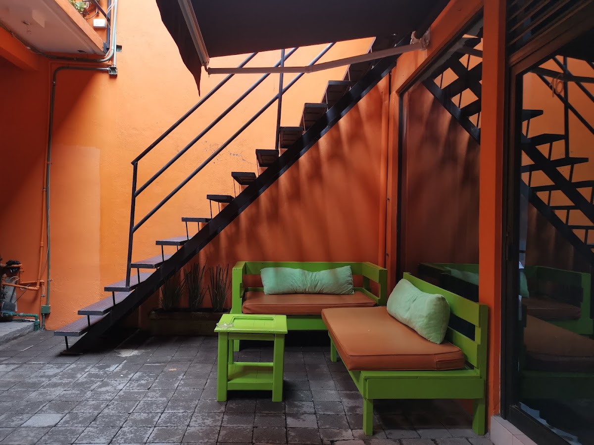 Mambu (Hostal)