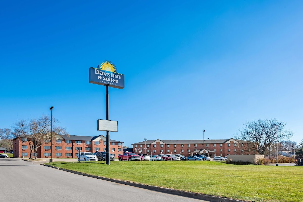 Days Inn & Suites by Wyndham Des Moines Airport photo 2