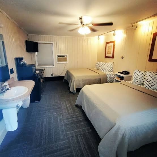 Evergreen Inn photo 2
