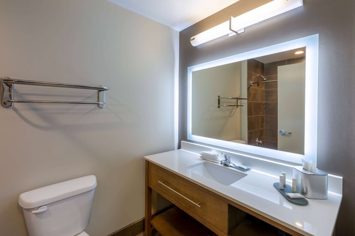 La Quinta Inn & Suites by Wyndham Tulsa Downtown/Route 66 photo 3