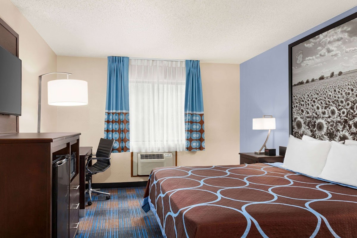Super 8 by Wyndham Lenexa Overland Park/Mall Area photo 2