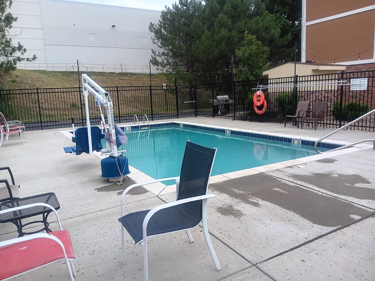 Super 8 by Wyndham Lenexa Overland Park/Mall Area photo 3