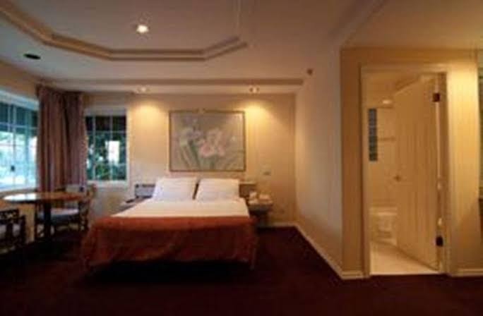 Wilshire Crest Hotel photo 3