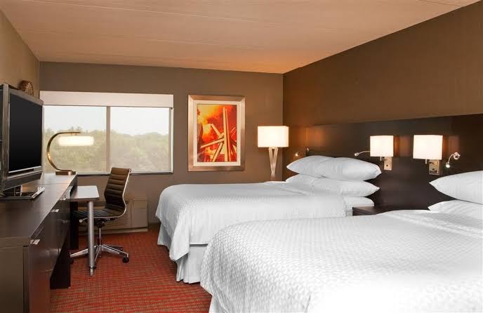Four Points by Sheraton Milwaukee North Shore photo 3