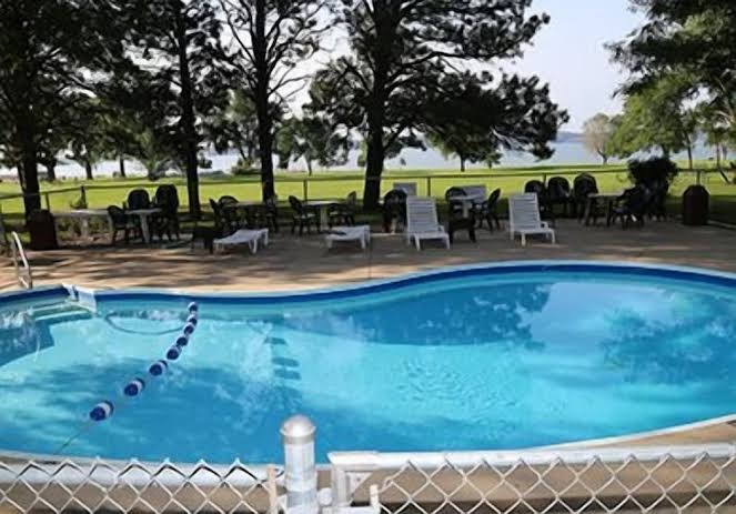 Lewis & Clark Resort