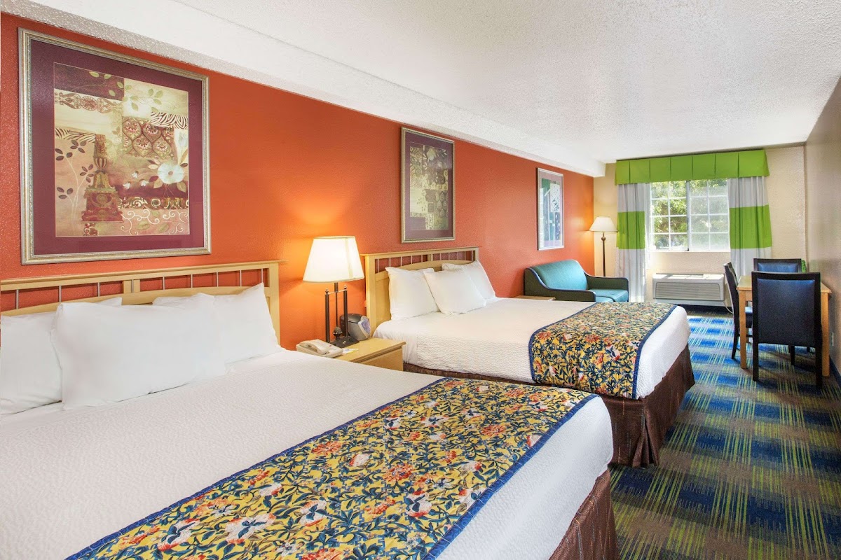 Days Inn by Wyndham Fremont photo 2