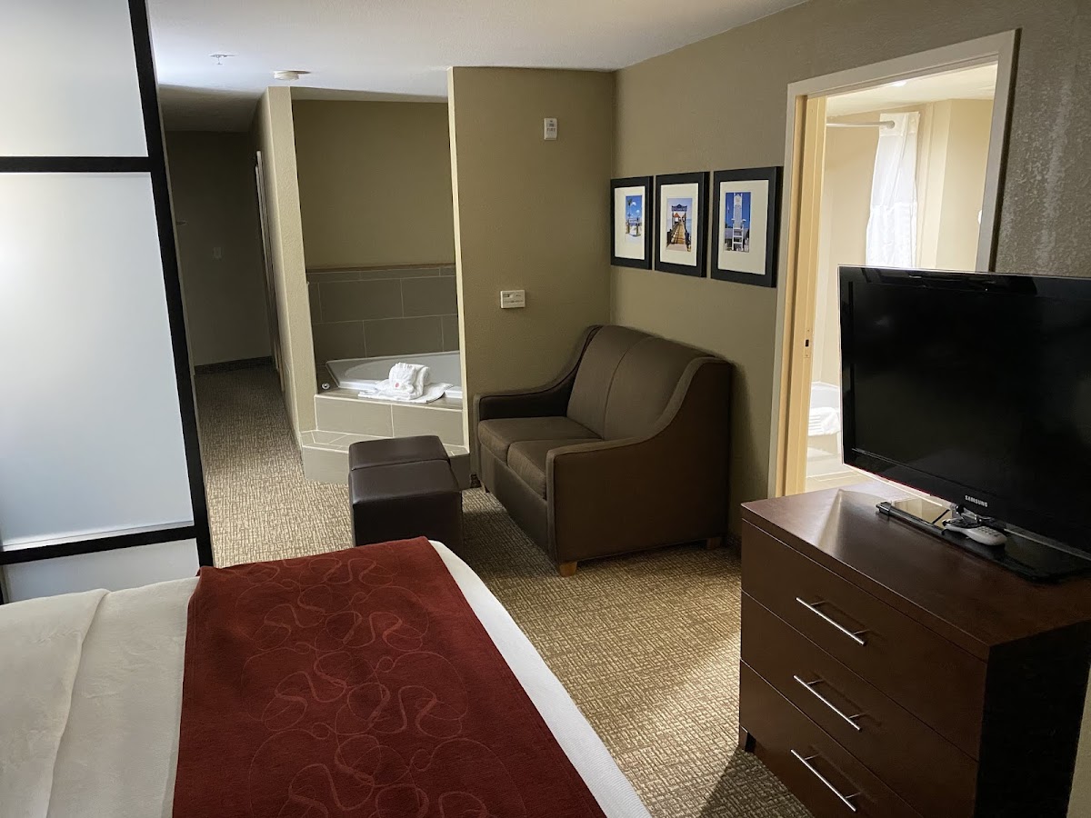 Comfort Suites Gulfport Central photo 2