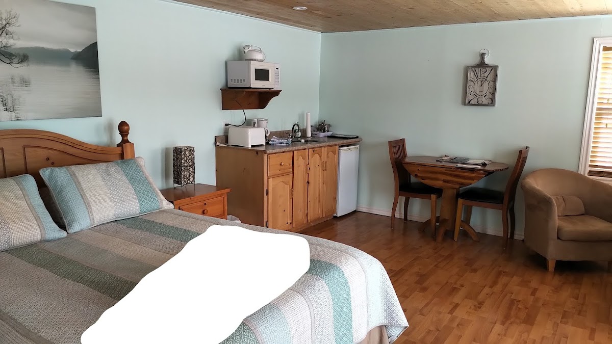 By The Sea Inn & Café photo 2
