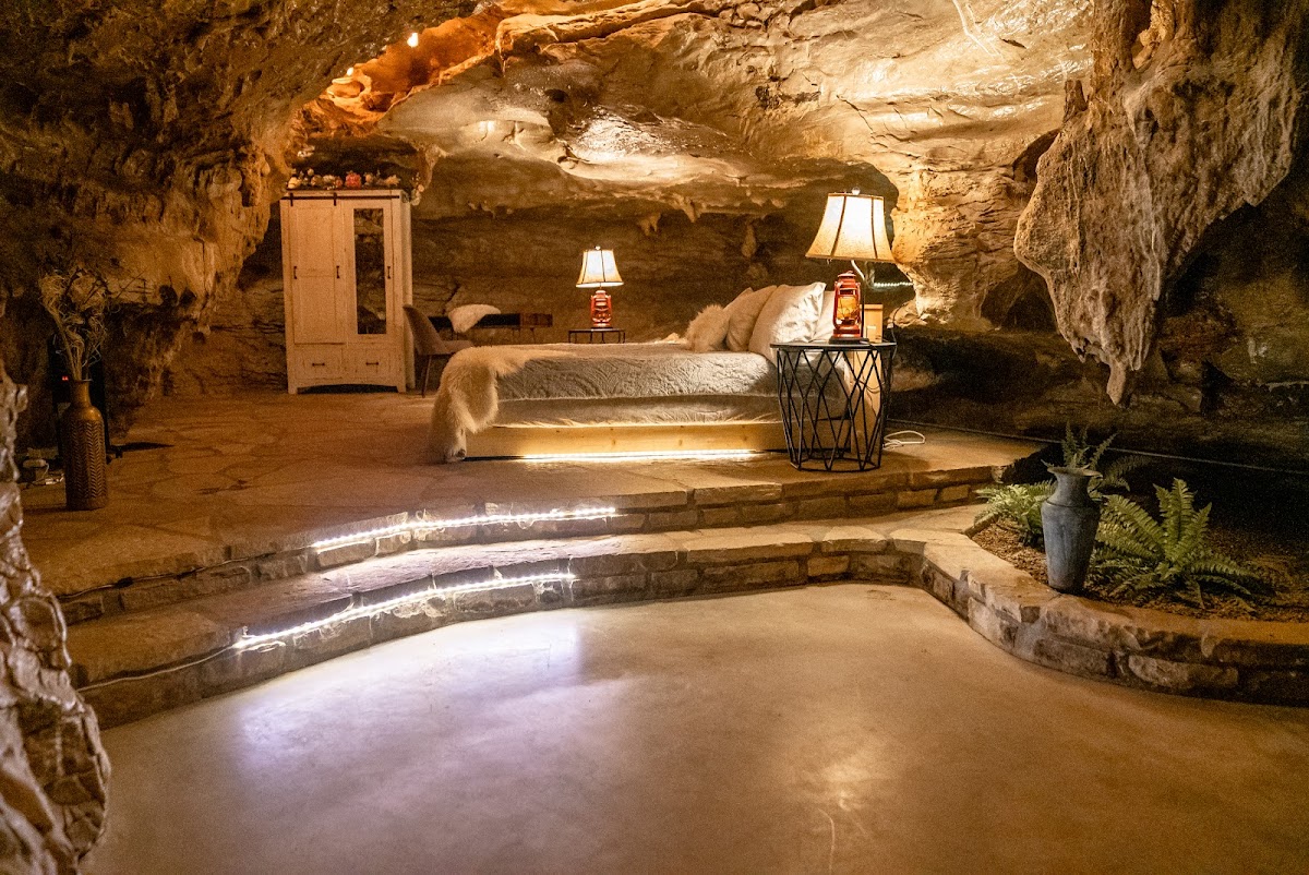 Beckham Creek Cave Lodge