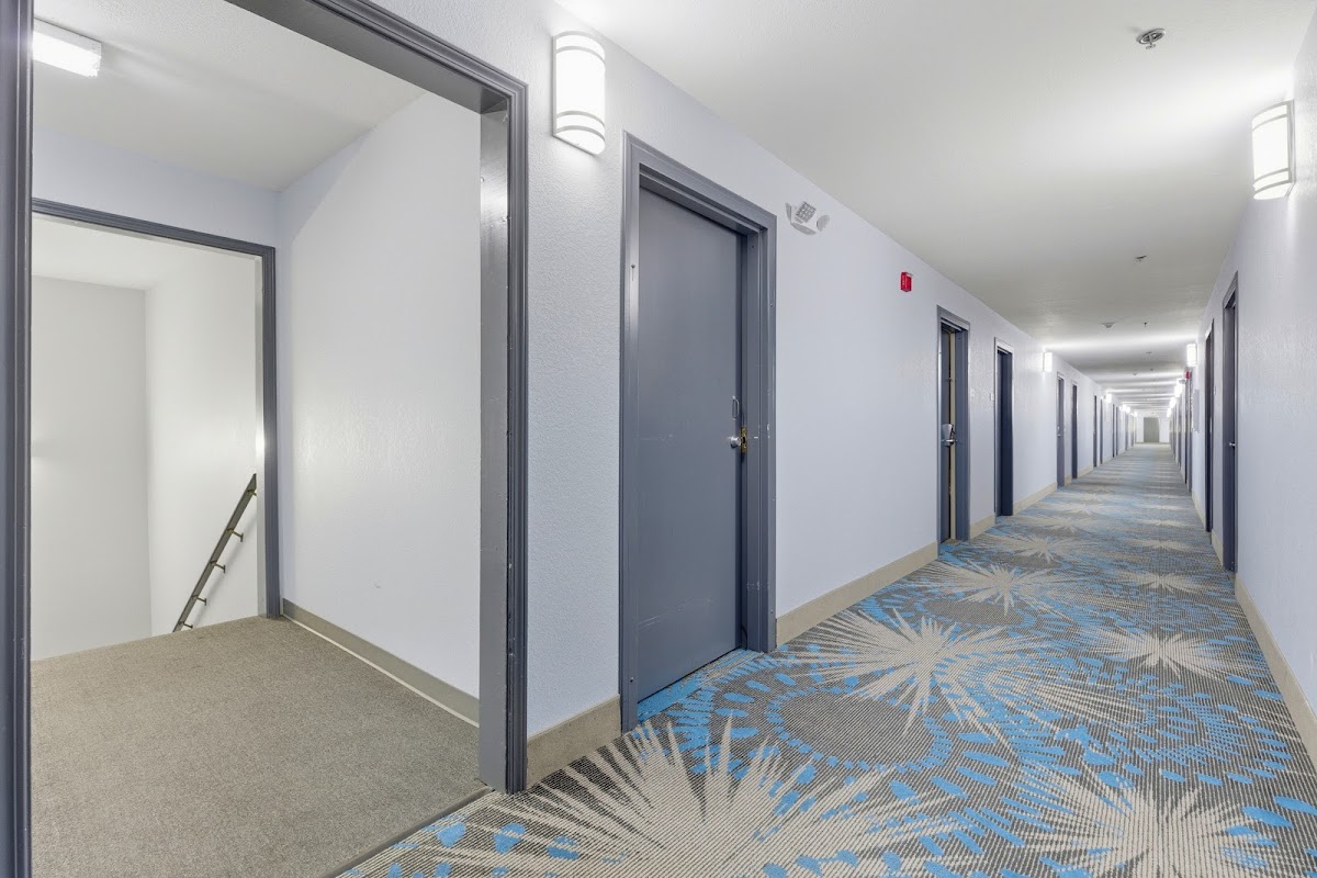 Days Inn & Suites by Wyndham Wynne photo 3