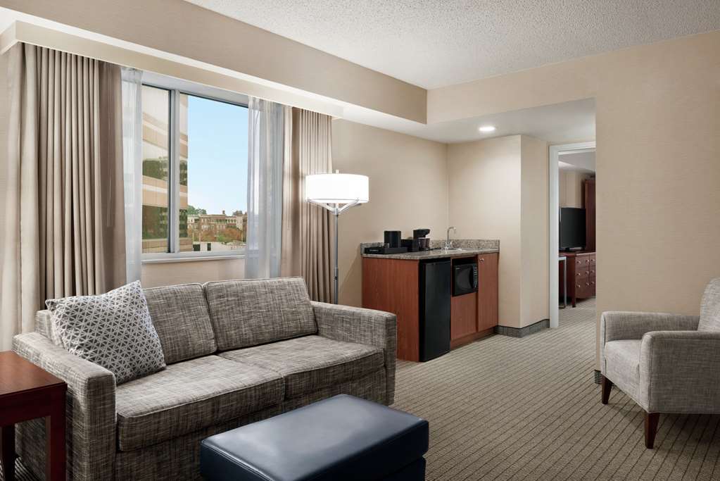 Embassy Suites by Hilton Cincinnati RiverCenter photo 2