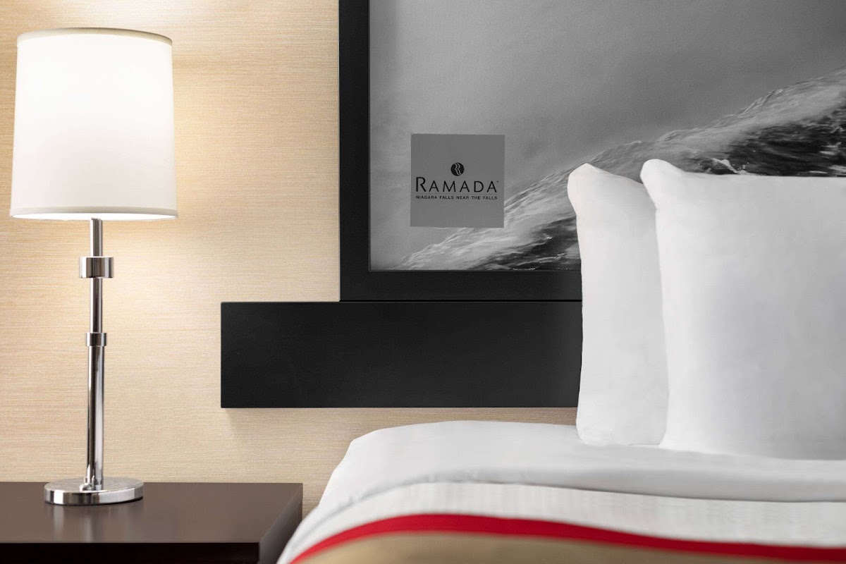 Ramada by Wyndham, Niagara Falls Near Fallsview District photo 2
