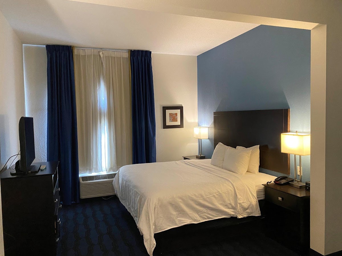 Holiday Inn Express St. Louis Arpt - Maryland Hgts by IHG photo 2