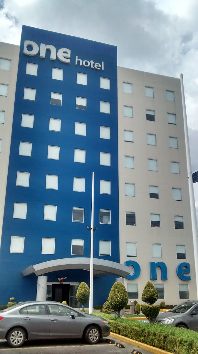 one Toluca Aeropuerto photo 3