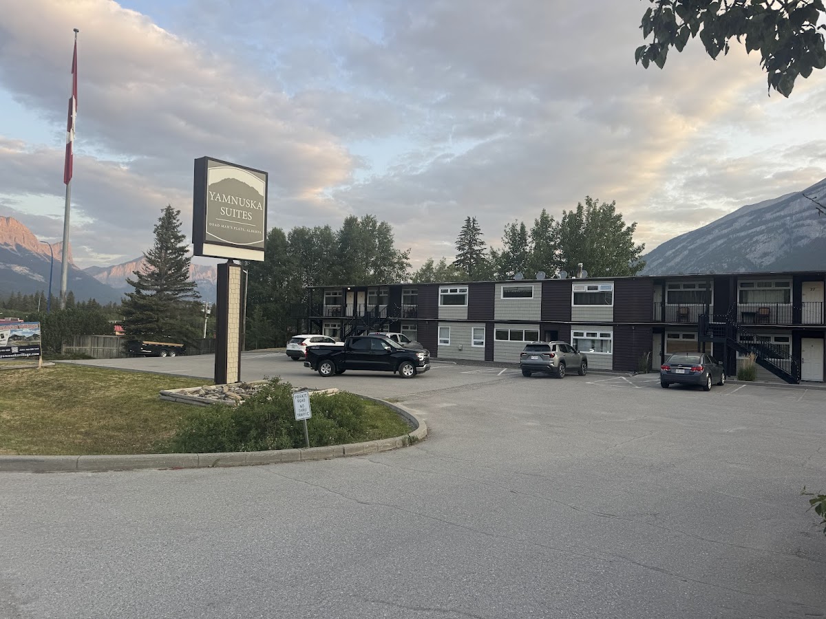Yamnuska Suites