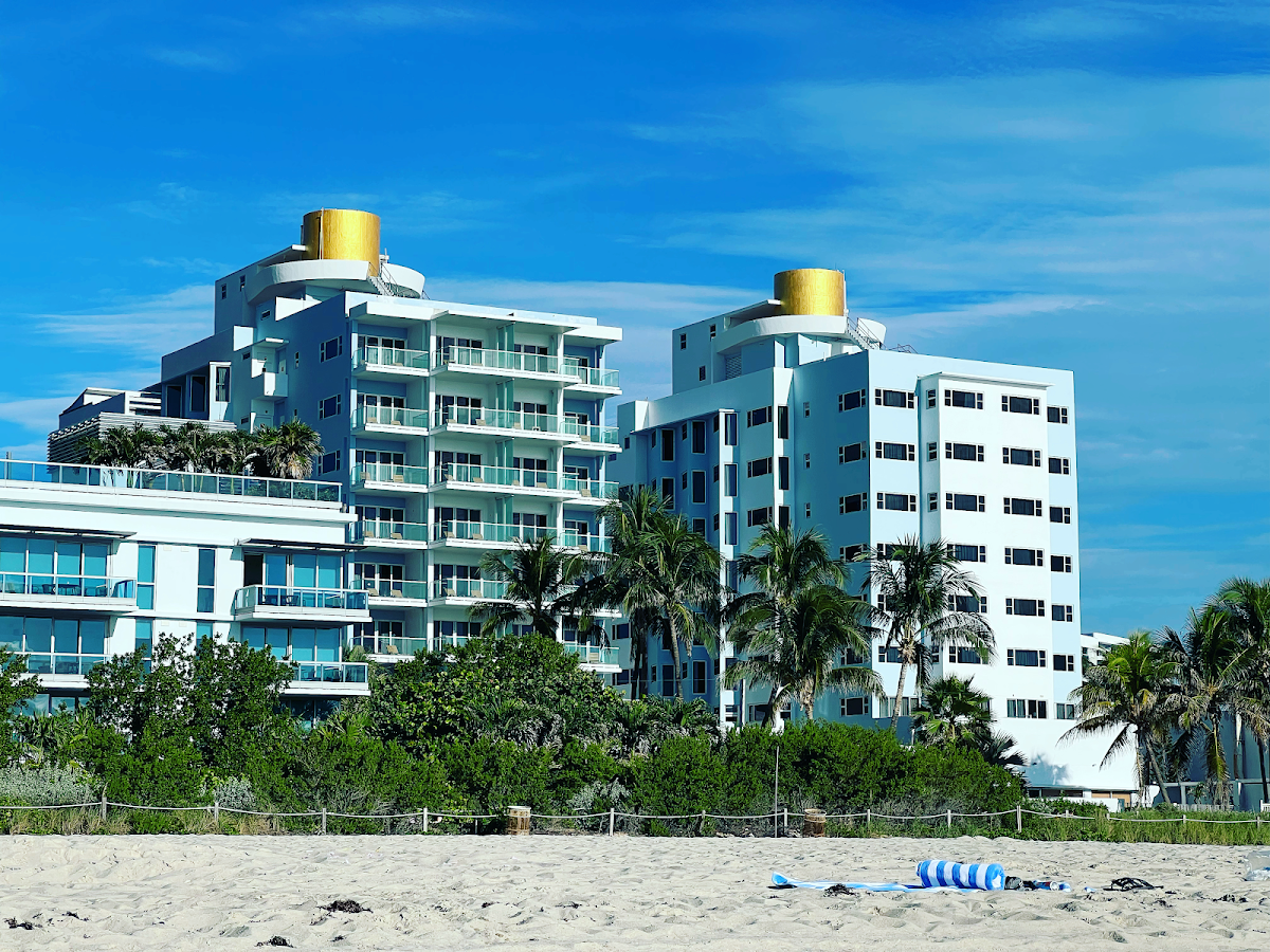 Sherry Frontenac Oceanfront Hotel