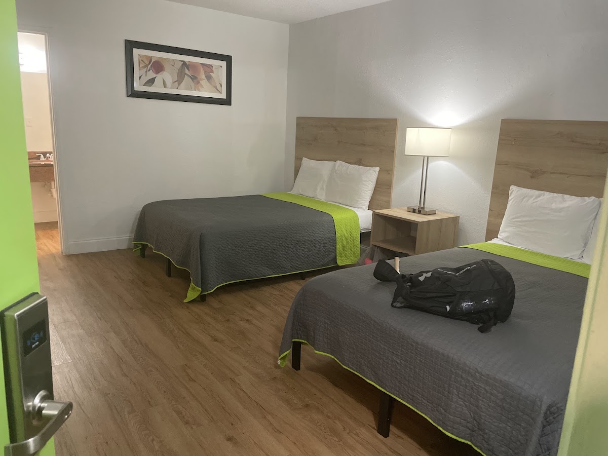 Weekly Inn photo 2