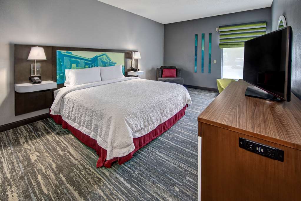 Hampton Inn Batesville photo 2