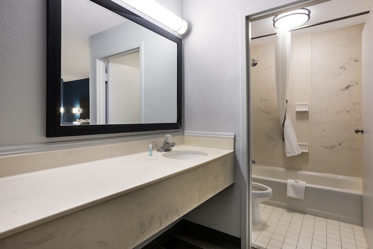 Suburban Studios Hinesville - Fort Stewart Area photo 3
