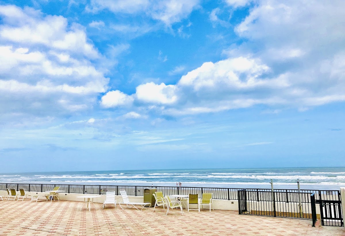La Quinta Inn & Suites by Wyndham Oceanfront Daytona Beach photo 3
