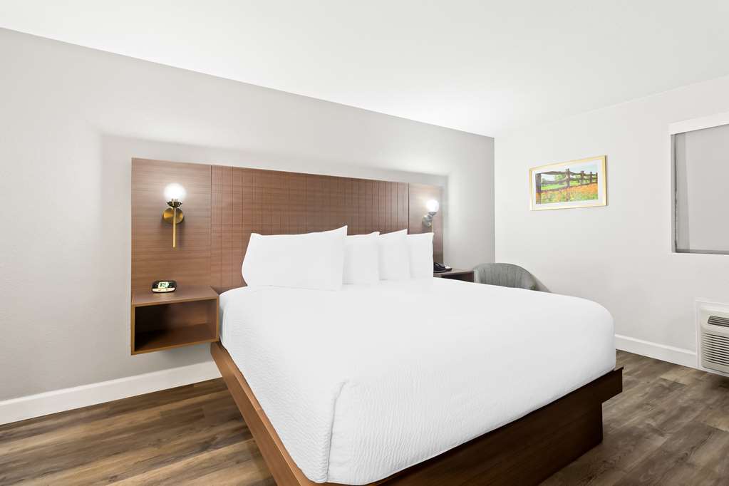 SureStay by Best Western Groves photo 2
