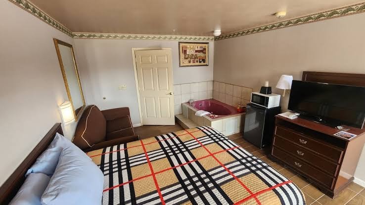 Benbrook Inn & Suites