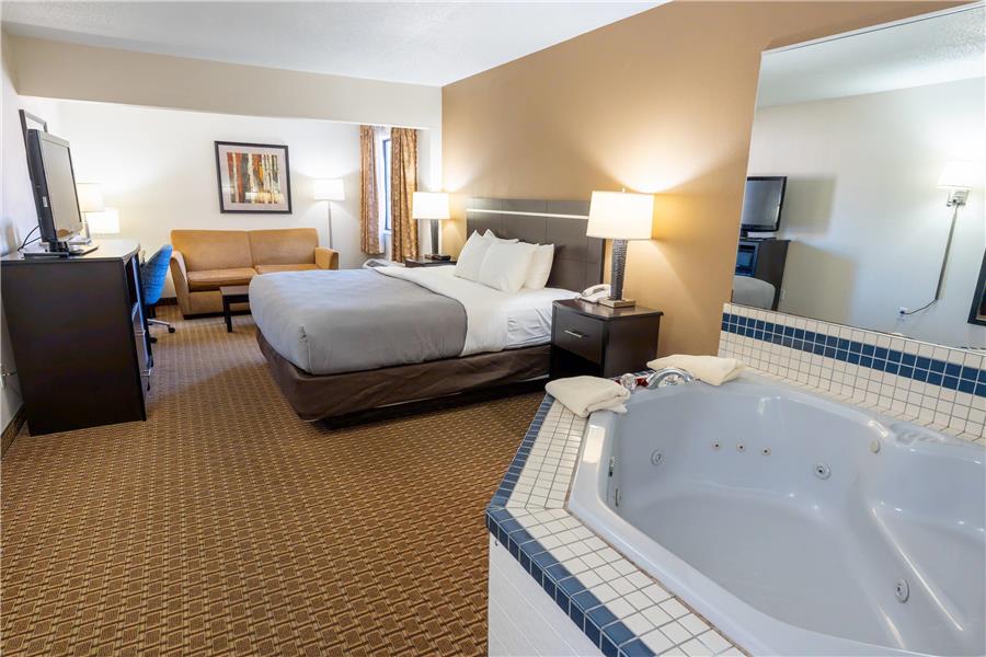 Quality Inn & Suites Sun Prairie Madison East photo 2
