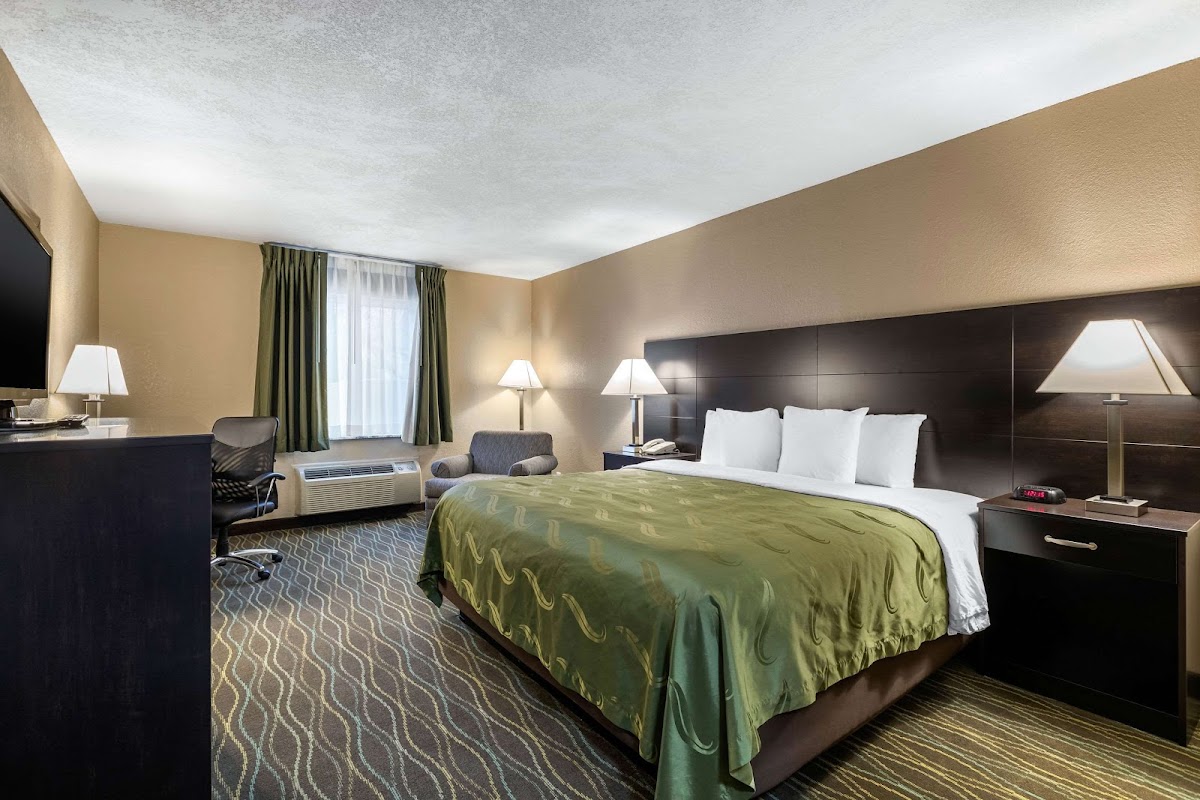 Quality Inn & Suites Des Moines - Merle Hay Road photo 2