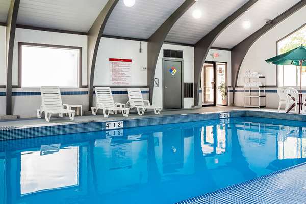 Quality Inn & Suites Des Moines - Merle Hay Road photo 3