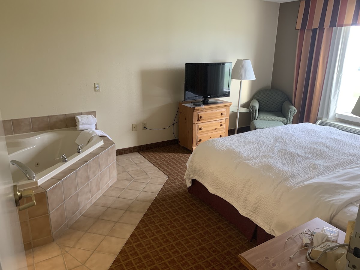 Lancaster Inn and Suites - Hotel in Manheim PA photo 2